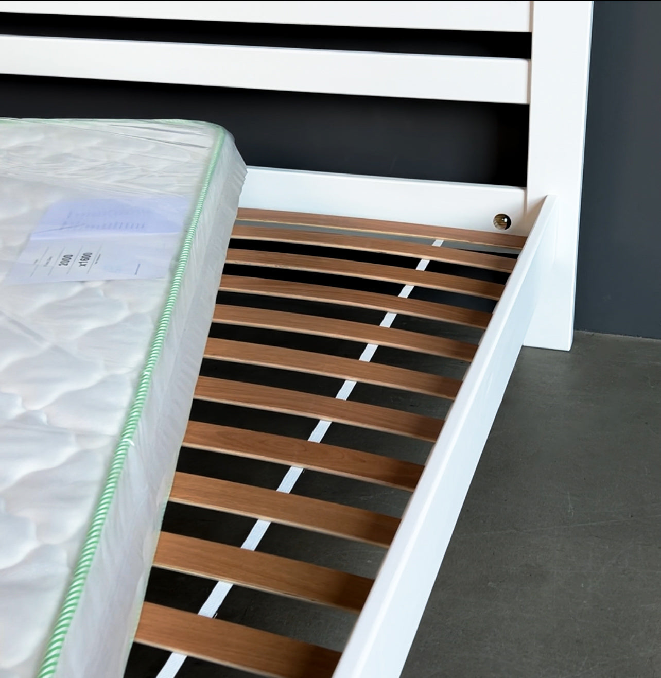 Двуспальная кровать Mebigrand Колумбия 160х200 см Белый (DMBG-2715)