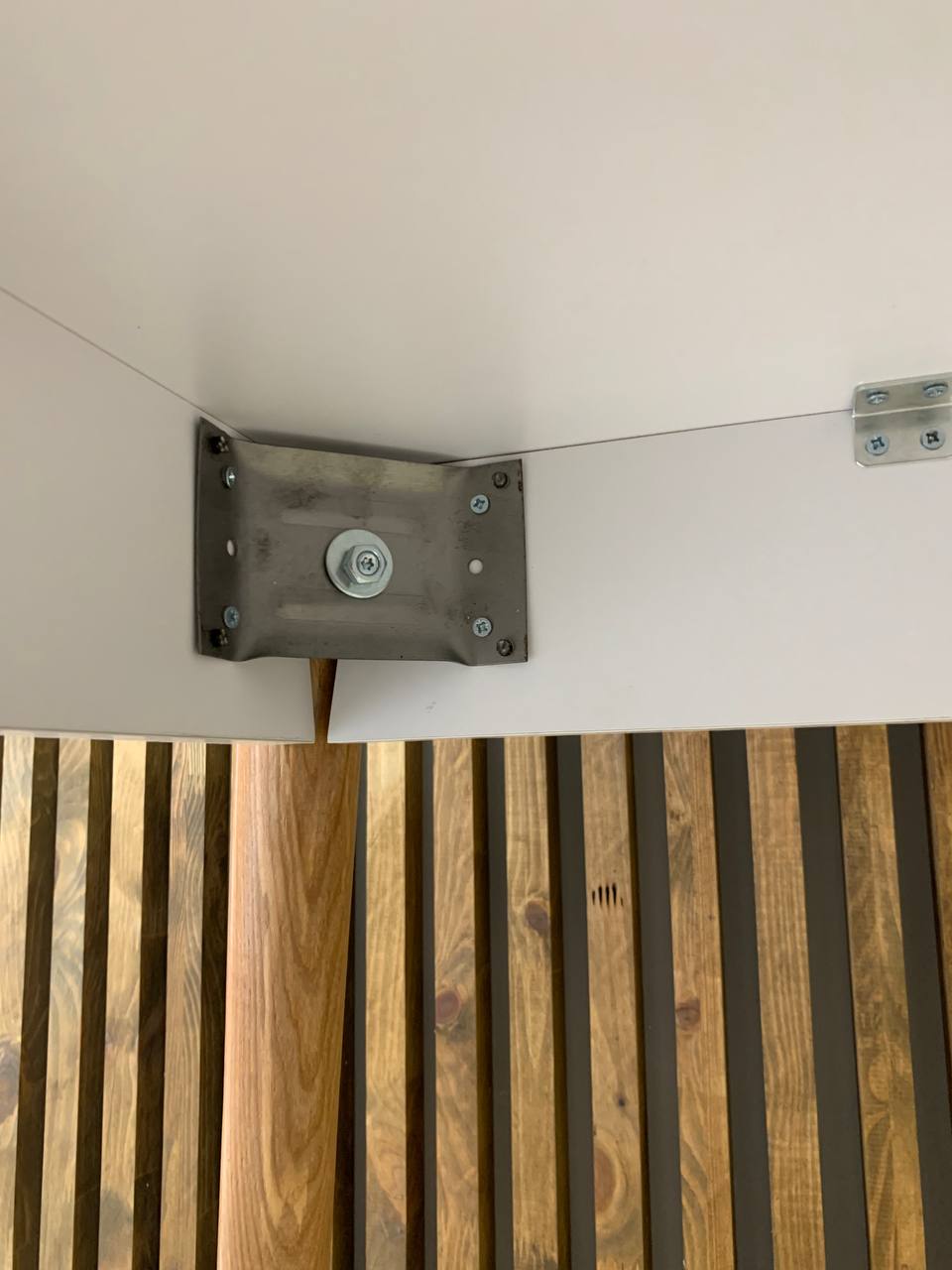 Обеденный стол круглый LION Маями-1 деревянные ножки Дуб Сонома (LION-041153)