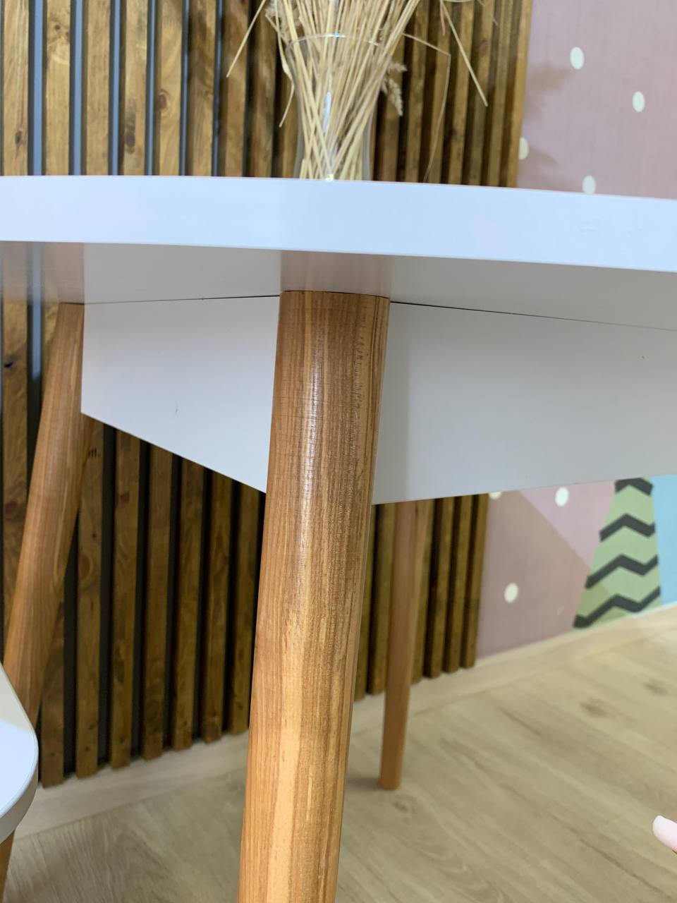 Обеденный стол круглый LION Маями-1 деревянные ножки Розовый (LION-041157)