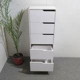 Комод высокий с белыми ножками 5 ящиков М-ЗОН Борн 500 Дуб Артизан/Нимфея Альба (белый) (MZN-031103)