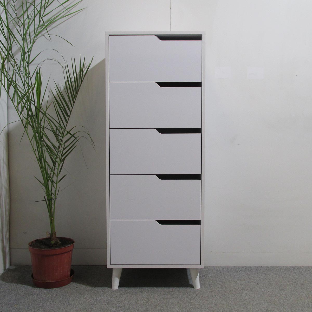 Комод высокий с белыми ножками 5 ящиков М-ЗОН Борн 500 Дуб Артизан/Нимфея Альба (белый) (MZN-031103)