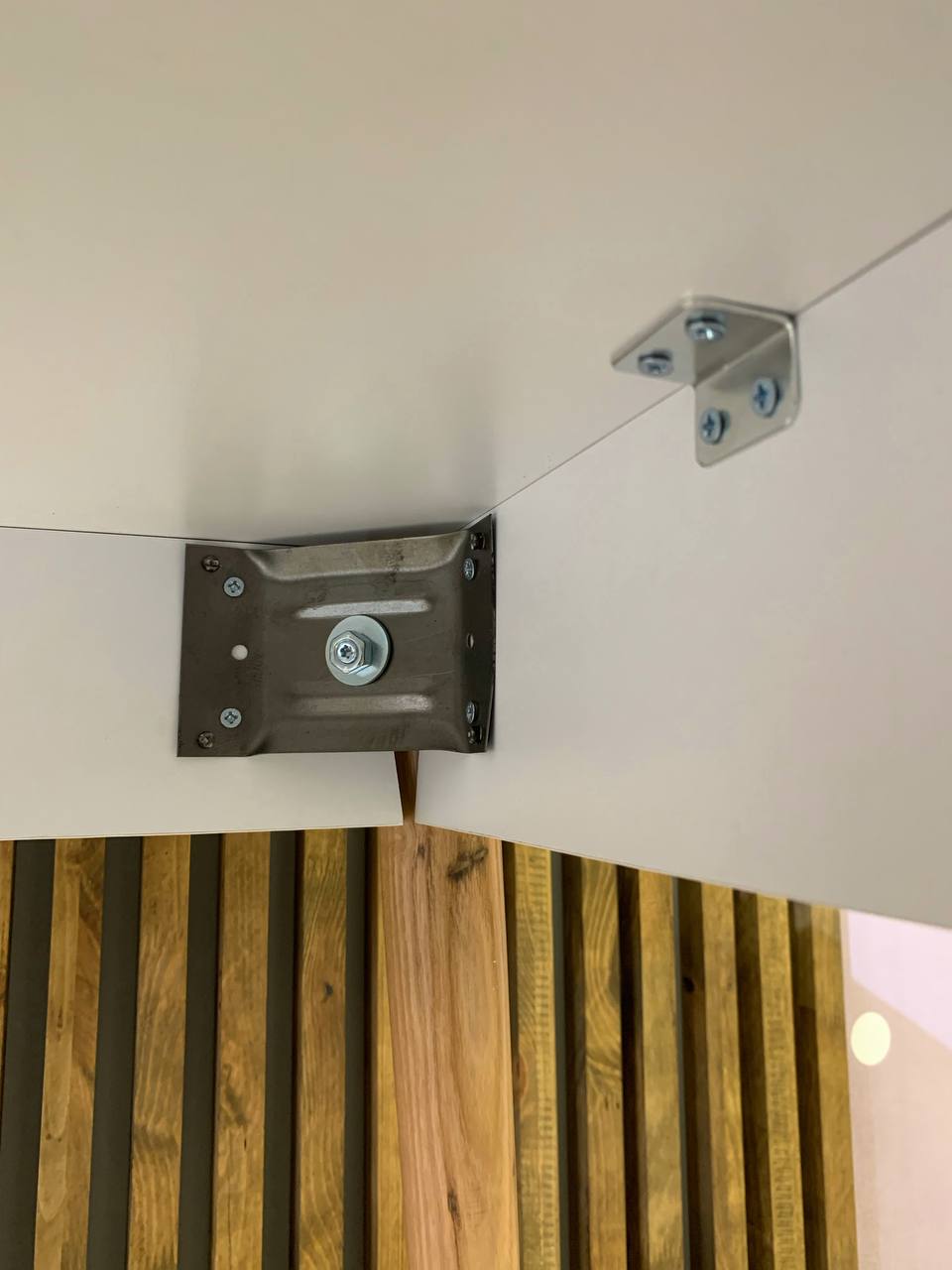 Обеденный стол круглый LION Маями-1 деревянные ножки Самоа дымчатый (LION-041158)